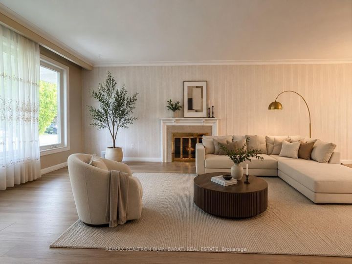 Photo 1 at 33 Sumner Heights Drive, Bayview Village, Toronto