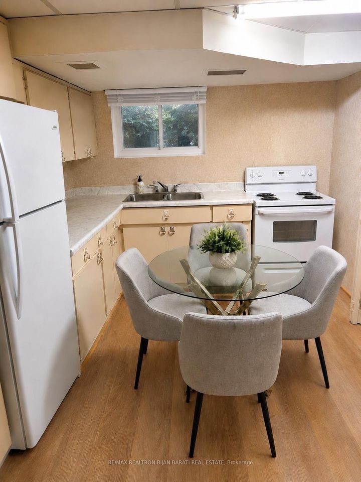 Photo 18 at 33 Sumner Heights Drive, Bayview Village, Toronto