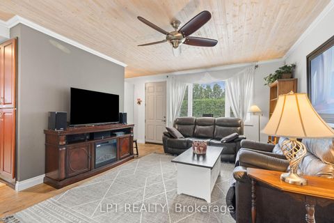 Photo 8 at 427 Lake Drive E, Historic Lakeshore Communities, Georgina