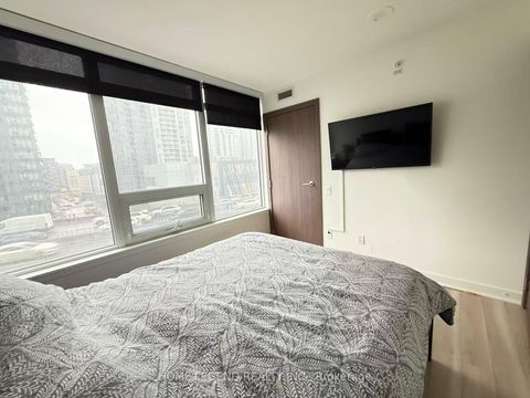 Photo 4 at 710 - 17 Bathurst Street, Waterfront Communities C1, Toronto