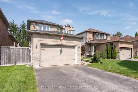 Photo 2 at 4 Bluegrass Drive, Holly, Barrie