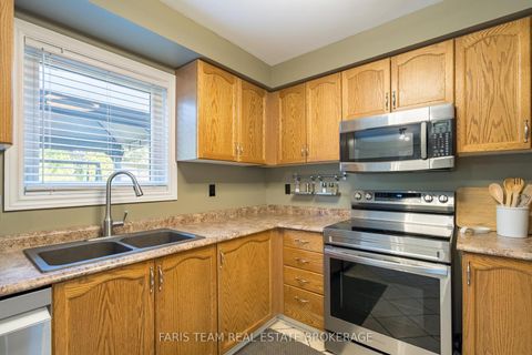 Photo 6 at 4 Bluegrass Drive, Holly, Barrie