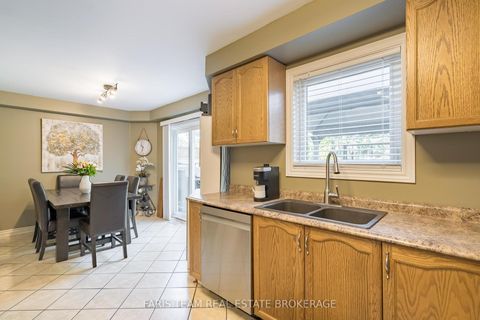 Photo 7 at 4 Bluegrass Drive, Holly, Barrie