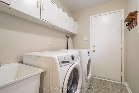 Photo 14 at 4 Bluegrass Drive, Holly, Barrie