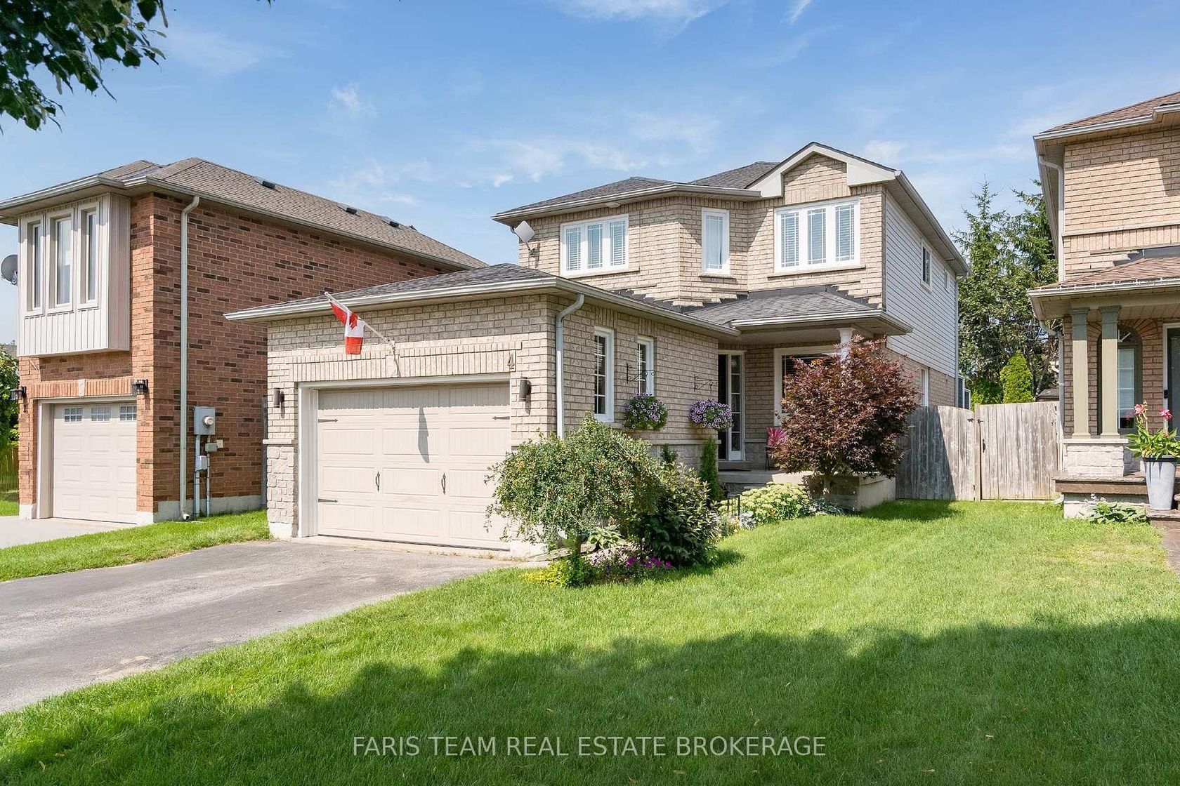 4 Bluegrass Drive, Holly, Barrie photo 0