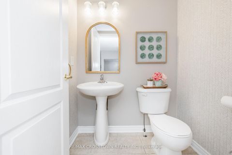 Photo 10 at 22 Maple Crown Terrace, Shore, Barrie