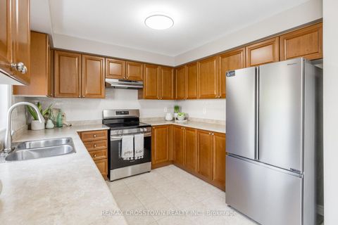 Photo 12 at 22 Maple Crown Terrace, Shore, Barrie