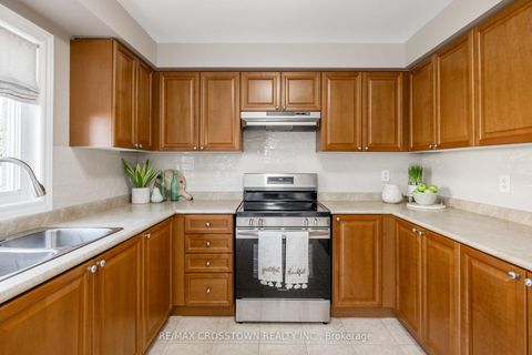 Photo 13 at 22 Maple Crown Terrace, Shore, Barrie