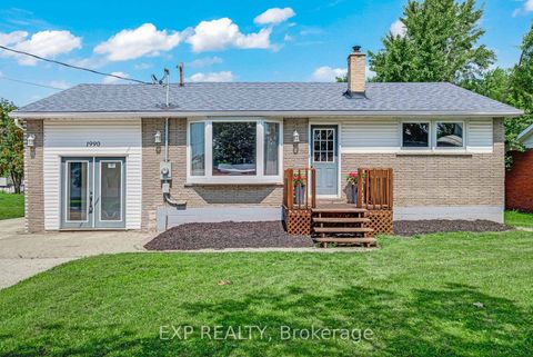 Photo 2 at 1990 Victoria Street, Stroud, Innisfil