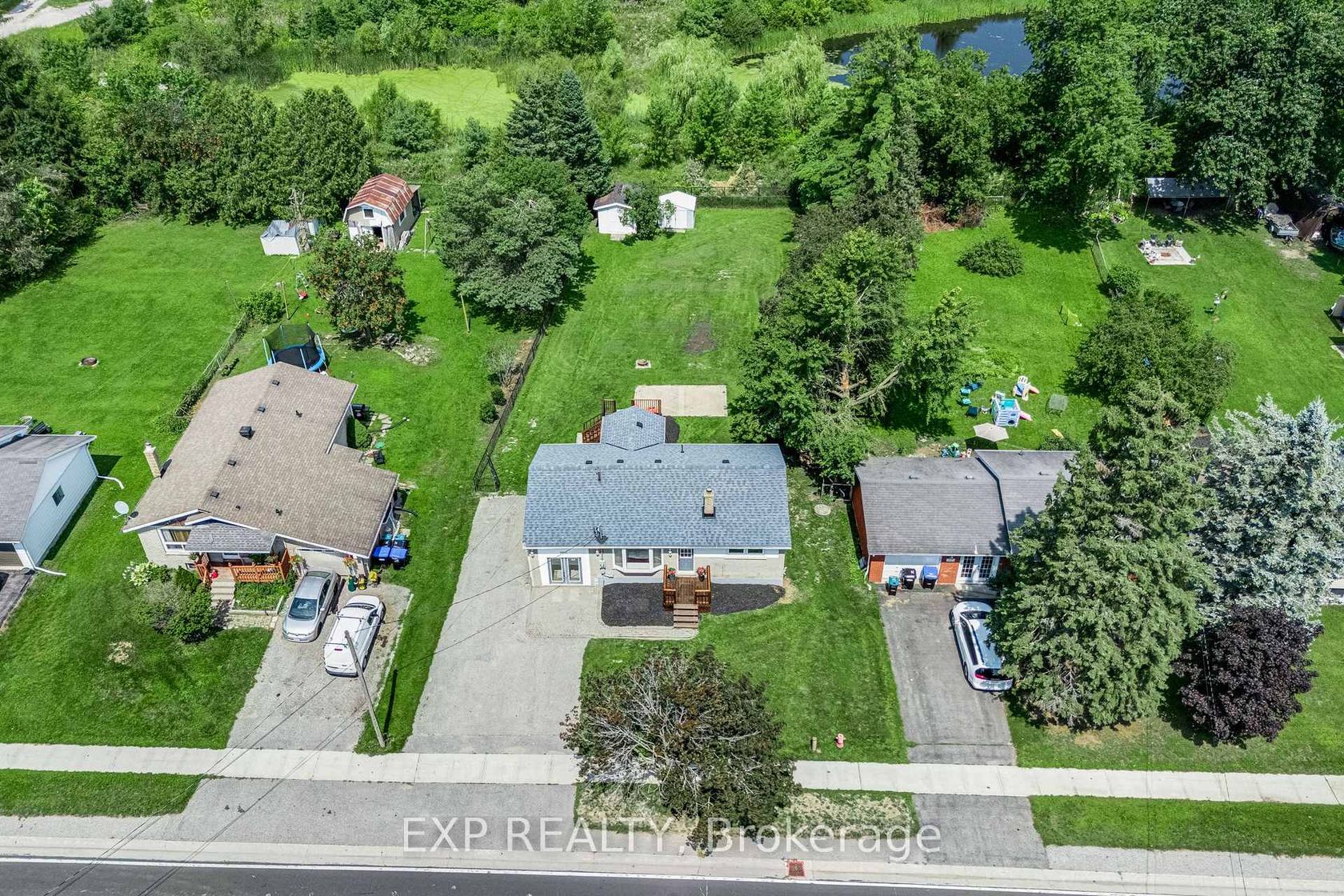 1990 Victoria Street, Stroud, Innisfil photo 1