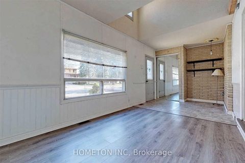 Photo 2 at 95 Yongehurst Road, North Richvale, Richmond Hill