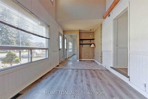 Photo 3 at 95 Yongehurst Road, North Richvale, Richmond Hill