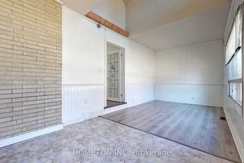 Photo 4 at 95 Yongehurst Road, North Richvale, Richmond Hill