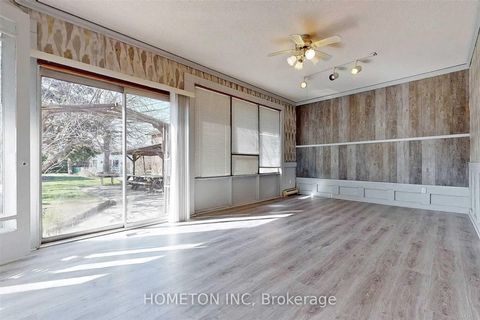 Photo 5 at 95 Yongehurst Road, North Richvale, Richmond Hill