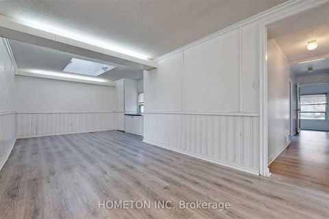 Photo 10 at 95 Yongehurst Road, North Richvale, Richmond Hill