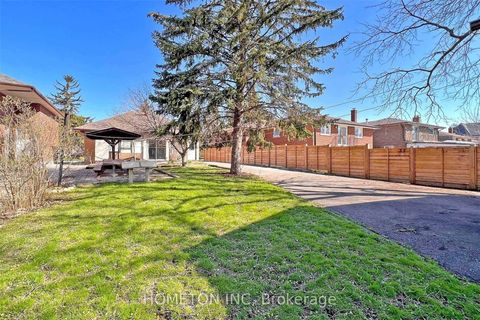 Photo 28 at 95 Yongehurst Road, North Richvale, Richmond Hill