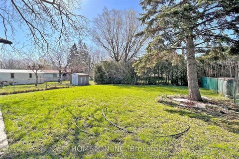 Photo 32 at 95 Yongehurst Road, North Richvale, Richmond Hill