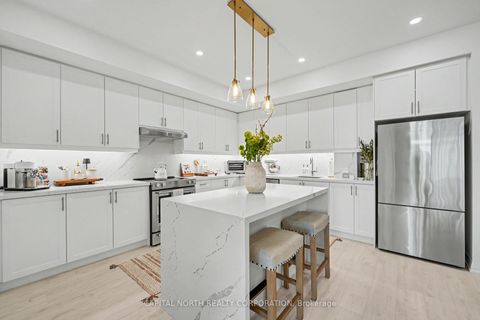 Photo 4 at 703 - 9000 Jane Street, Vellore Village, Vaughan