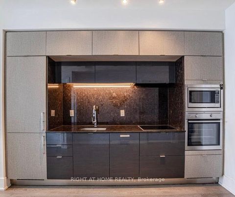 Photo 11 at 3213 - 10 York Street, Waterfront Communities C1, Toronto