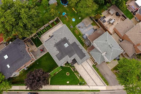 Photo 2 at 70 Parkview Hill Crescent, Parkview, Toronto