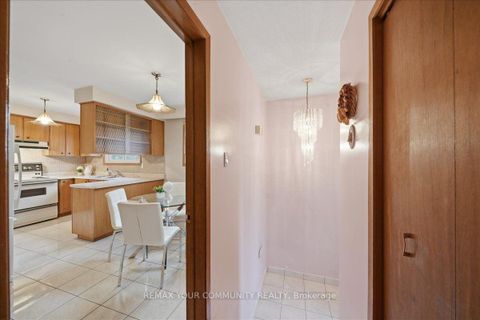 Photo 2 at 9 Hisey Crescent, Black Creek, Toronto