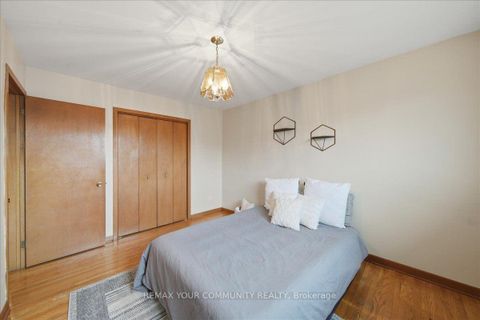 Photo 18 at 9 Hisey Crescent, Black Creek, Toronto