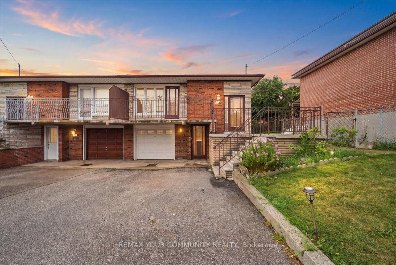 9 Hisey Crescent, Black Creek, Toronto 