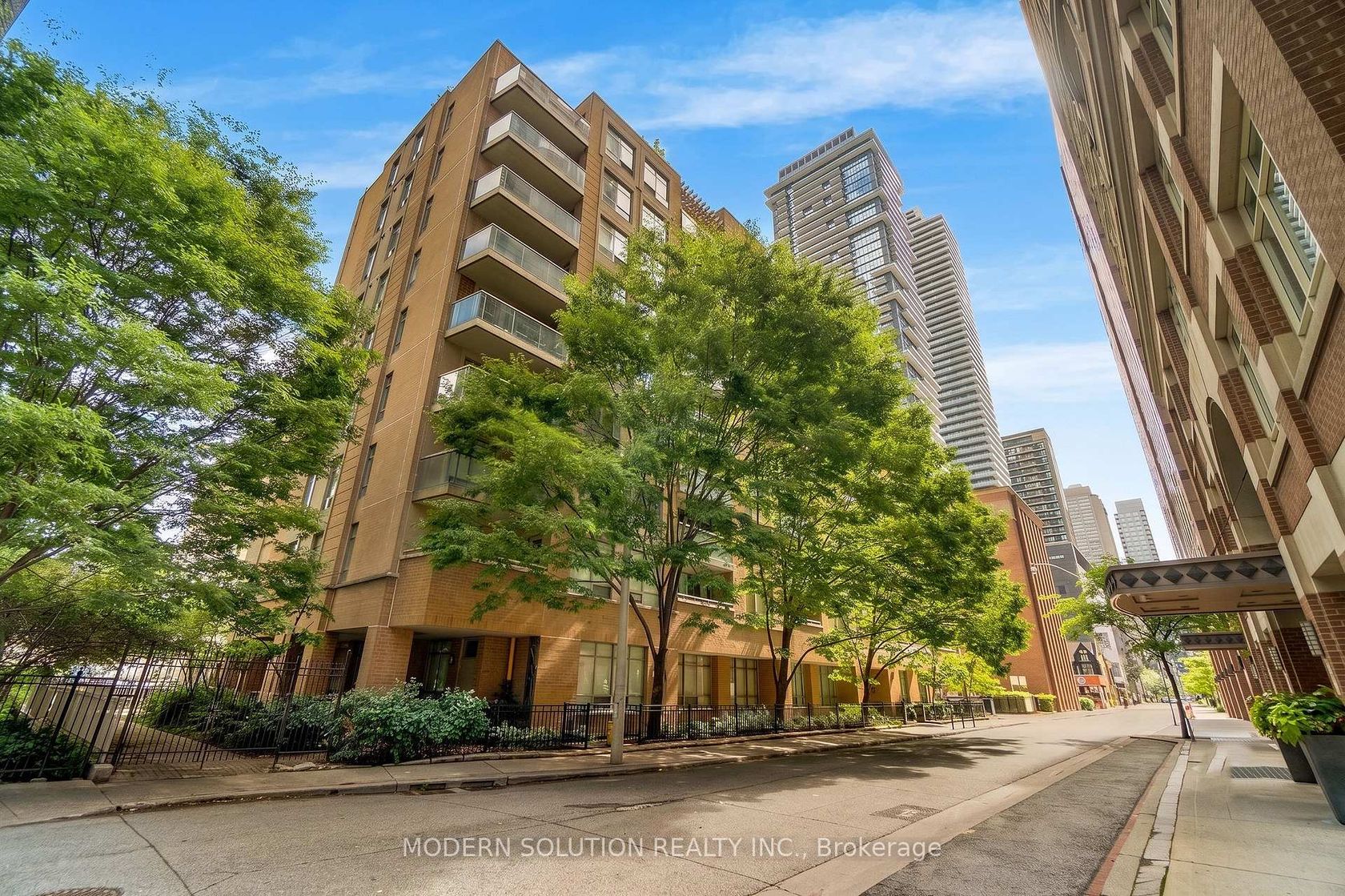 201 - 99 Hayden Street, Yonge Corridor, Toronto photo number 2
