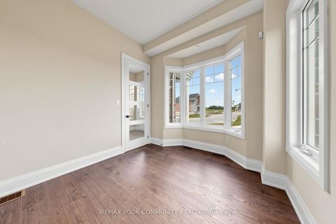 Photo 2 at 33 Lorrain Hand Crescent, Keswick South, Georgina