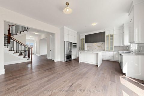 Photo 7 at 33 Lorrain Hand Crescent, Keswick South, Georgina