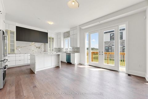 Photo 8 at 33 Lorrain Hand Crescent, Keswick South, Georgina