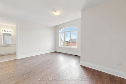 Photo 14 at 33 Lorrain Hand Crescent, Keswick South, Georgina