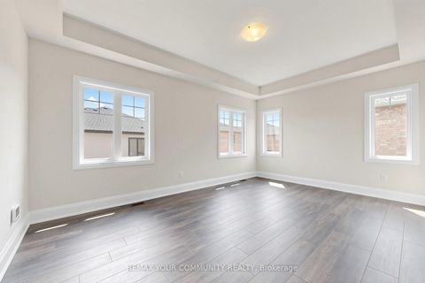 Photo 19 at 33 Lorrain Hand Crescent, Keswick South, Georgina