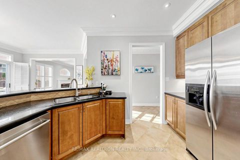Photo 7 at 52 Canelli Heights Court, Patterson, Vaughan