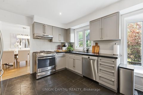 Photo 3 at 22 Cynthia Crescent, Oak Ridges, Richmond Hill