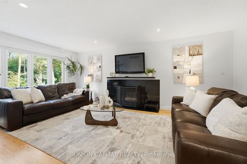 Photo 4 at 22 Cynthia Crescent, Oak Ridges, Richmond Hill