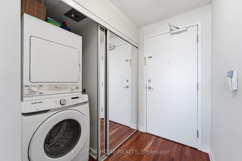 Photo 2 at 1612 - 38 Lee Centre Drive, Woburn, Toronto