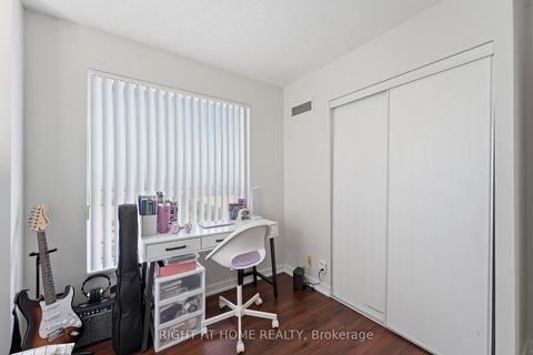 Photo 11 at 1612 - 38 Lee Centre Drive, Woburn, Toronto