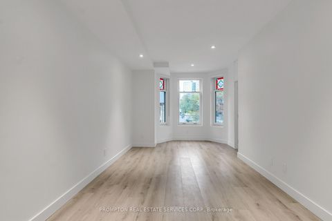 Photo 13 at 11 Gloucester Street, Yonge Corridor, Toronto