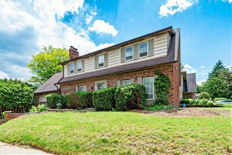 Photo 1 at 691 Conacher Drive, Newtonbrook East, Toronto