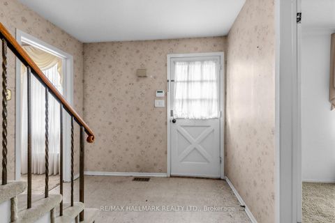 Photo 2 at 691 Conacher Drive, Newtonbrook East, Toronto