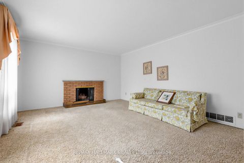 Photo 4 at 691 Conacher Drive, Newtonbrook East, Toronto