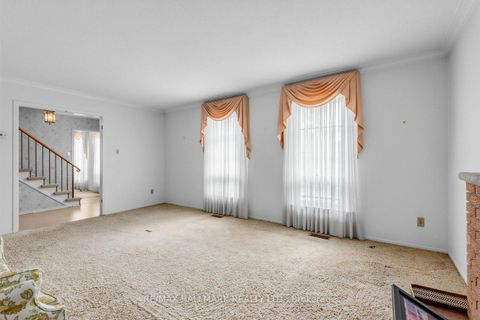 Photo 5 at 691 Conacher Drive, Newtonbrook East, Toronto