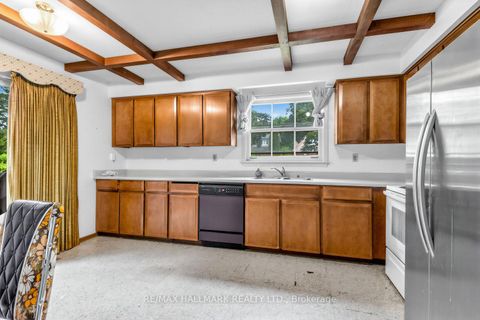 Photo 7 at 691 Conacher Drive, Newtonbrook East, Toronto