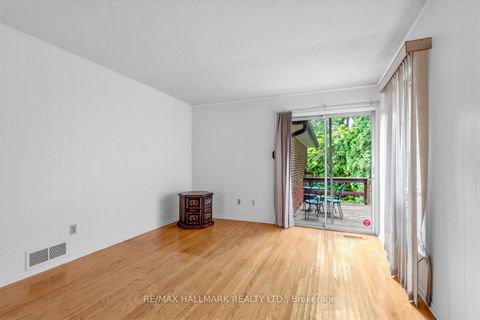 Photo 12 at 691 Conacher Drive, Newtonbrook East, Toronto