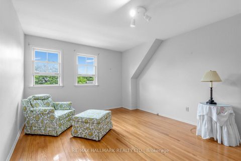 Photo 18 at 691 Conacher Drive, Newtonbrook East, Toronto
