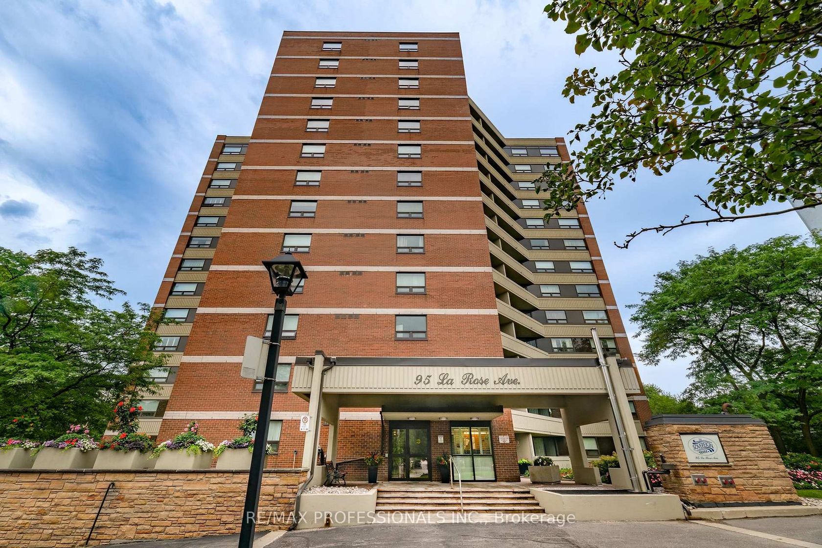 105 - 95 La Rose Avenue, Humber Heights, Toronto photo 3