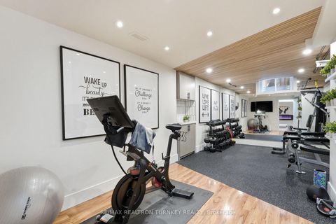 Photo 6 at 818 Exceller Circle, Wyndham, Newmarket