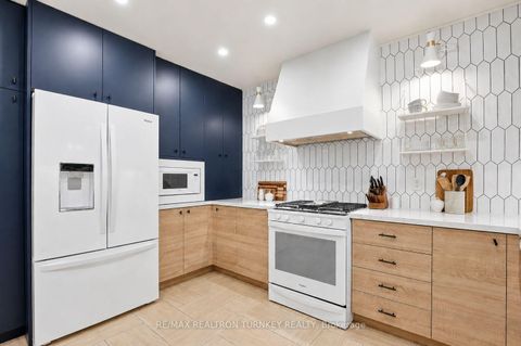 Photo 14 at 818 Exceller Circle, Wyndham, Newmarket
