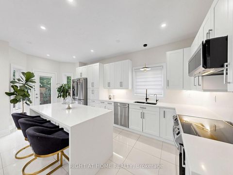 Photo 12 at 161 Austin paul Drive N, Summerhill Estates, Newmarket